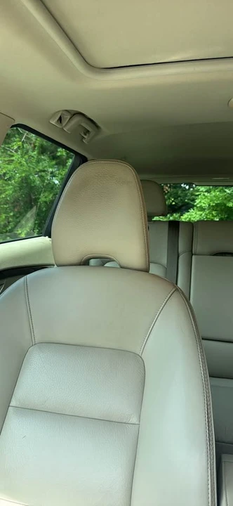 2015 Volvo XC70 3rd Gen - Image 11 of 15