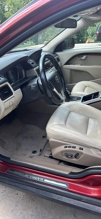 2015 Volvo XC70 3rd Gen - Image 13 of 15