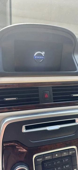 2015 Volvo XC70 3rd Gen - Image 9 of 15