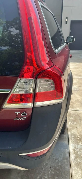 2015 Volvo XC70 3rd Gen - Image 4 of 15