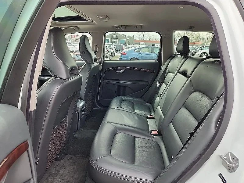 2015 Volvo XC70 3rd Gen - Image 11 of 12