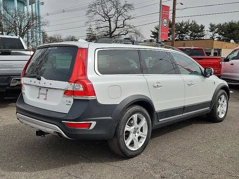 2015 Volvo XC70 3rd Gen - Image 8 of 12