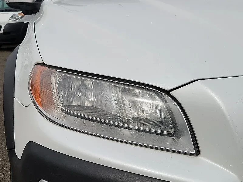 2015 Volvo XC70 3rd Gen - Image 10 of 12