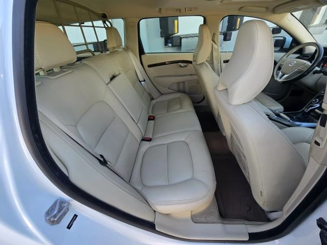 2015 Volvo XC70 3rd Gen - Image 18 of 31
