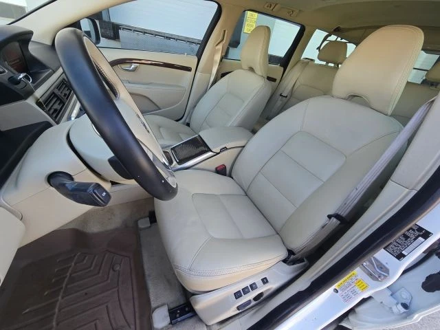 2015 Volvo XC70 3rd Gen - Image 13 of 31