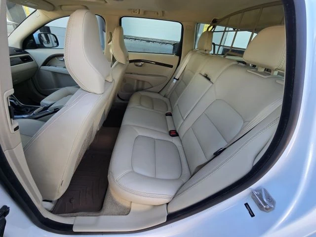 2015 Volvo XC70 3rd Gen - Image 15 of 31