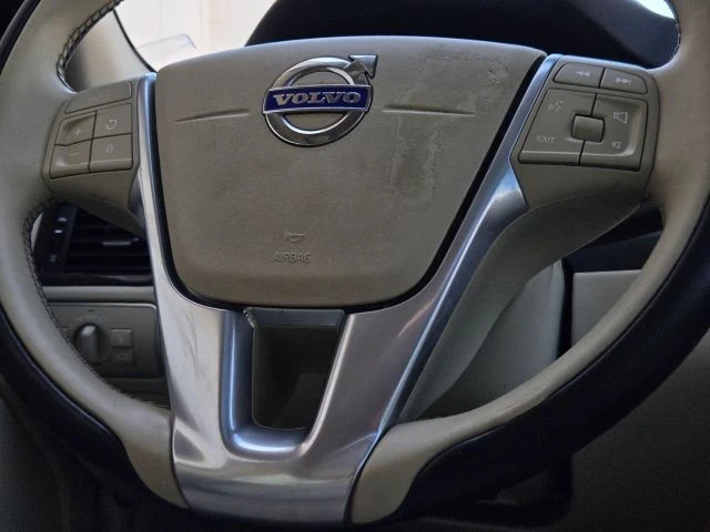 2015 Volvo XC70 3rd Gen - Image 30 of 31