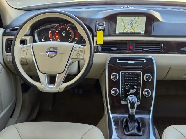 2015 Volvo XC70 3rd Gen - Image 25 of 31