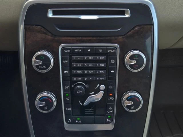 2015 Volvo XC70 3rd Gen - Image 27 of 31