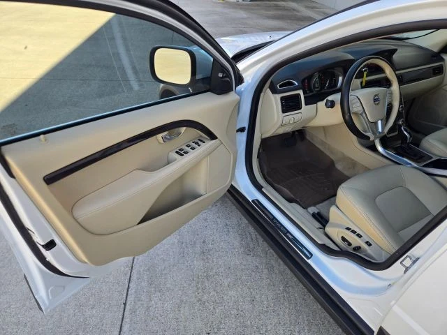 2015 Volvo XC70 3rd Gen - Image 10 of 31