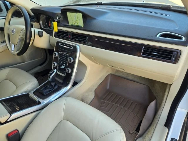 2015 Volvo XC70 3rd Gen - Image 2 of 31
