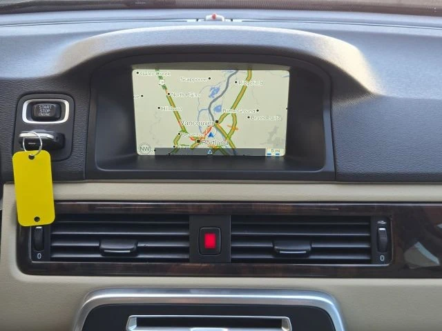2015 Volvo XC70 3rd Gen - Image 26 of 31