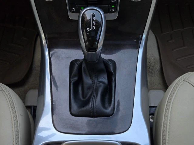 2015 Volvo XC70 3rd Gen - Image 29 of 31