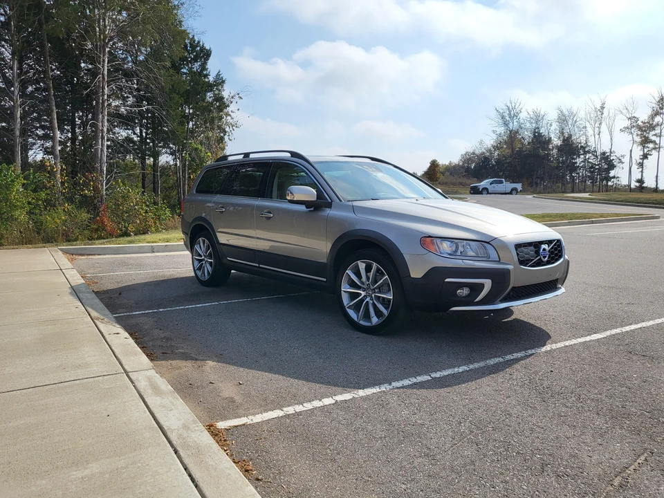 2015 Volvo XC70 3rd Gen - Image 19 of 31