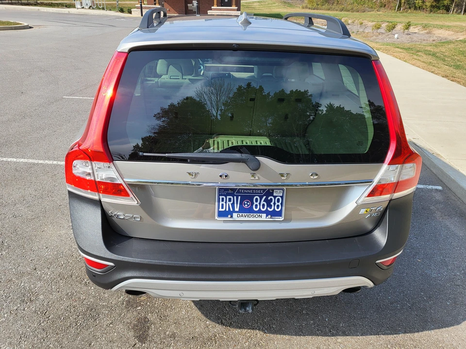 2015 Volvo XC70 3rd Gen - Image 15 of 31