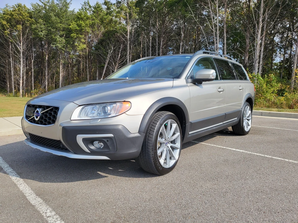 2015 Volvo XC70 3rd Gen - Image 9 of 31