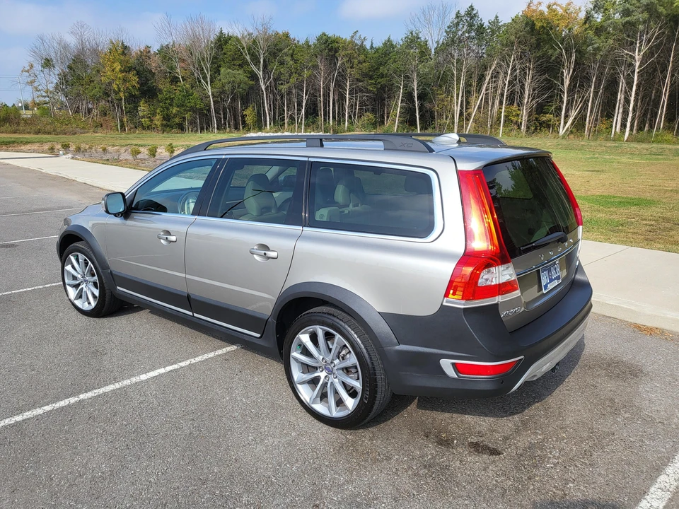 2015 Volvo XC70 3rd Gen - Image 12 of 31