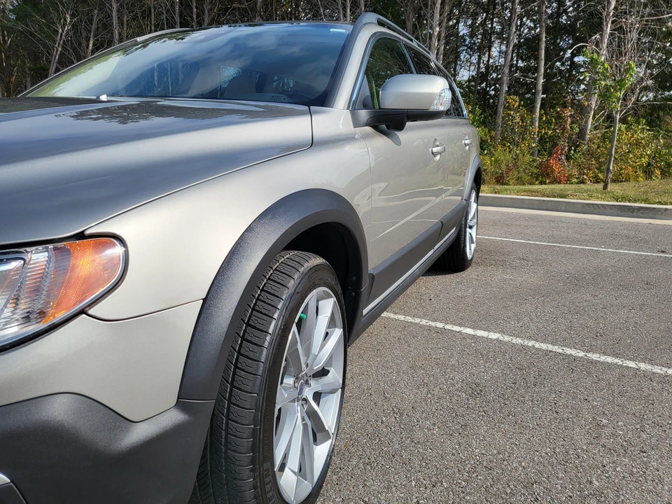 2015 Volvo XC70 3rd Gen - Image 25 of 31
