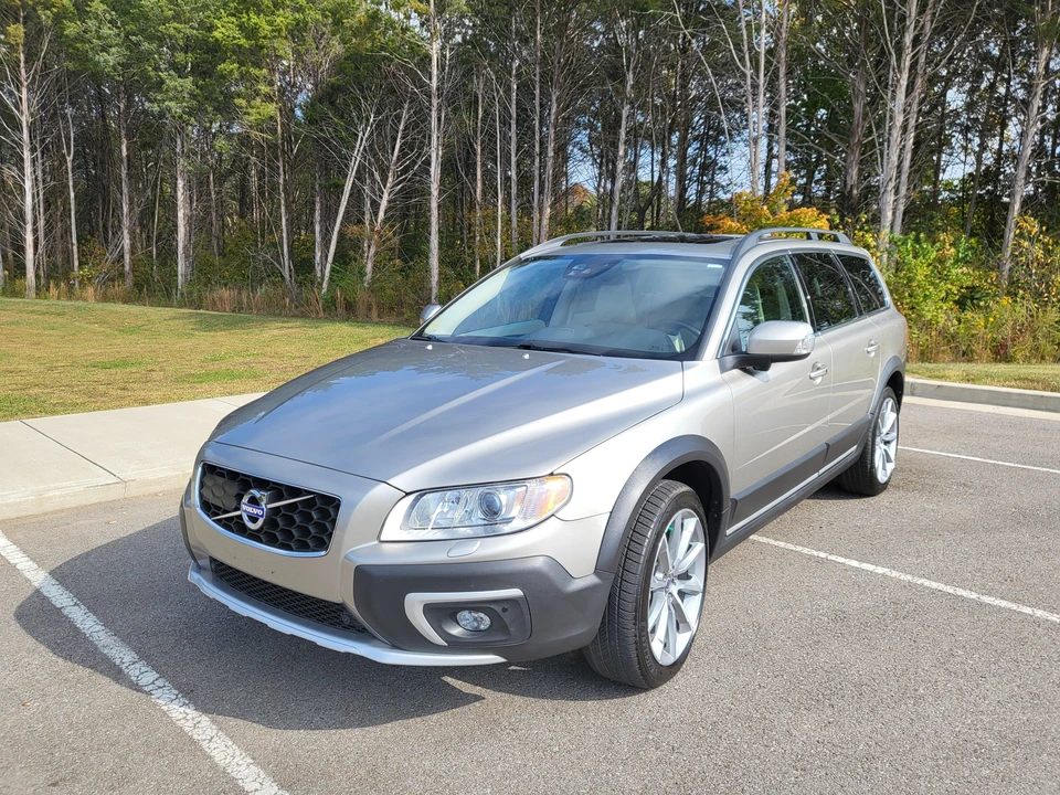2015 Volvo XC70 3rd Gen - Image 8 of 31