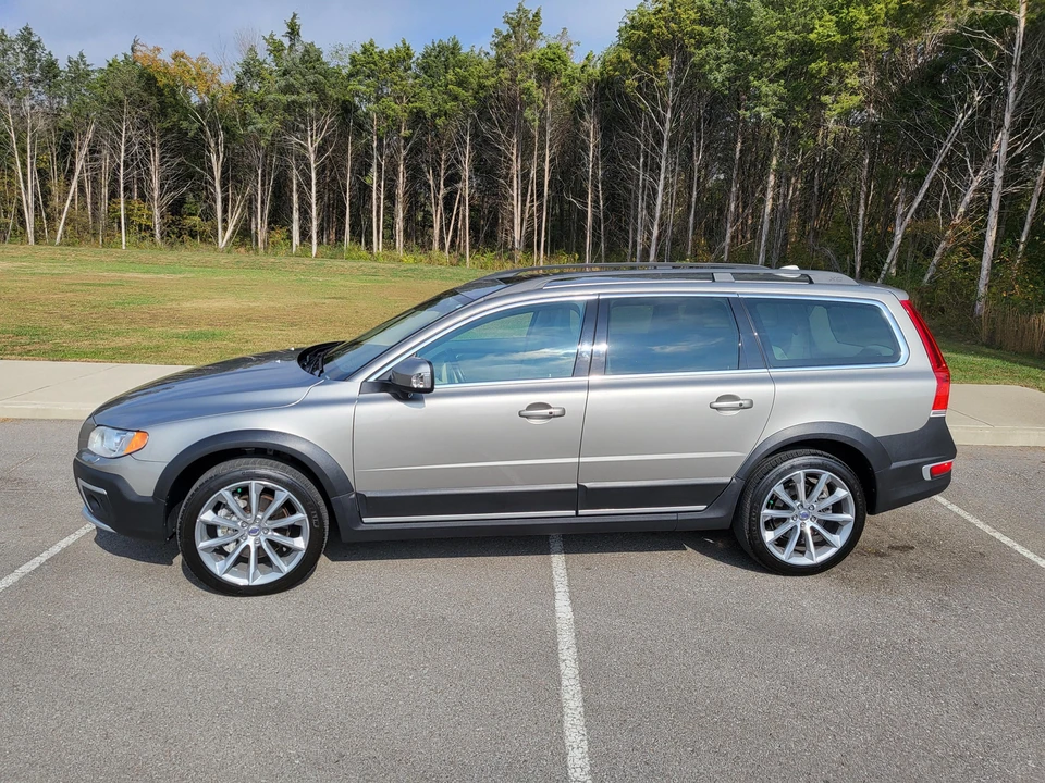 2015 Volvo XC70 3rd Gen - Image 11 of 31