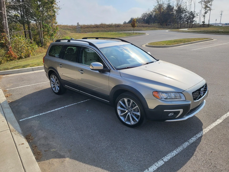 2015 Volvo XC70 3rd Gen - Image 18 of 31