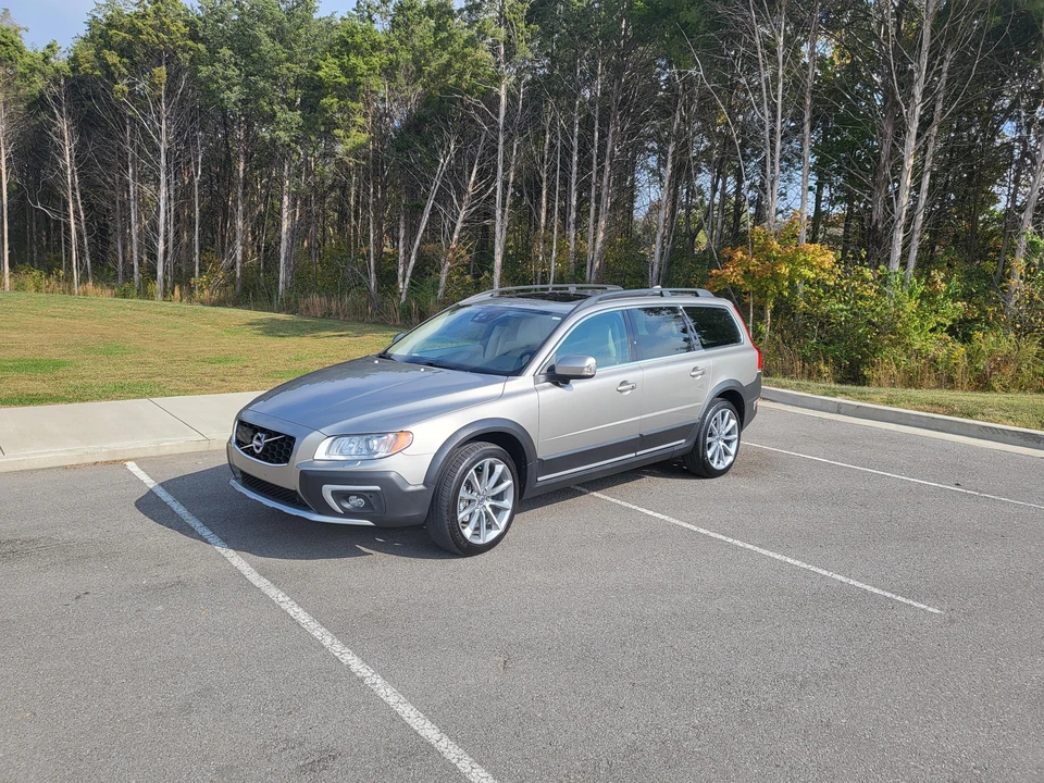 2015 Volvo XC70 3rd Gen - Image 10 of 31