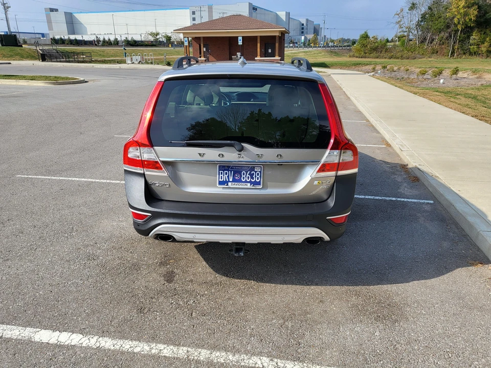 2015 Volvo XC70 3rd Gen - Image 13 of 31