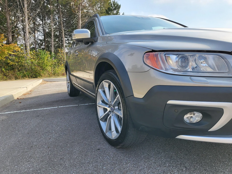 2015 Volvo XC70 3rd Gen - Image 21 of 31