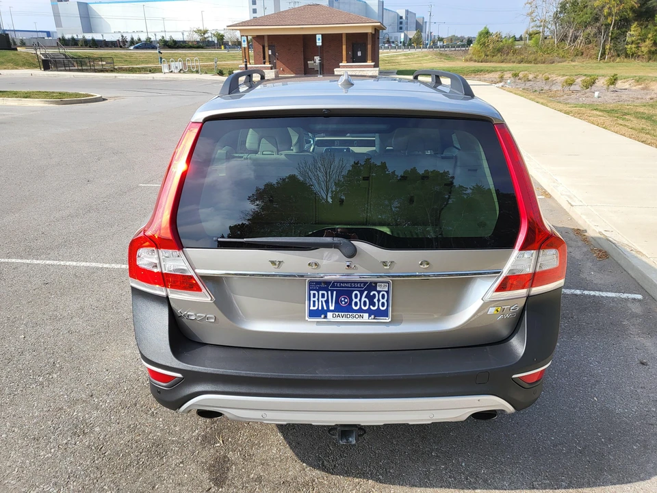 2015 Volvo XC70 3rd Gen - Image 14 of 31