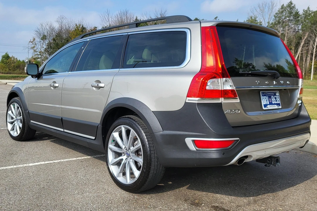 2015 Volvo XC70 3rd Gen - Image 4 of 31