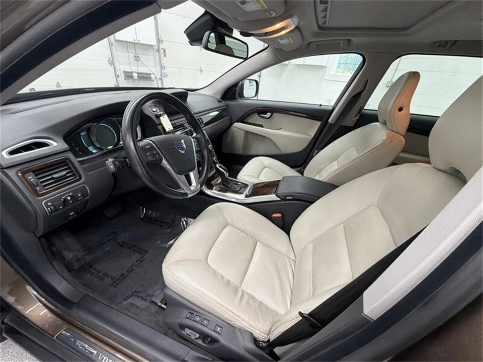 2015 Volvo XC70 3rd Gen - Image 10 of 16