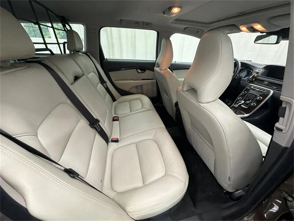 2015 Volvo XC70 3rd Gen - Image 14 of 16