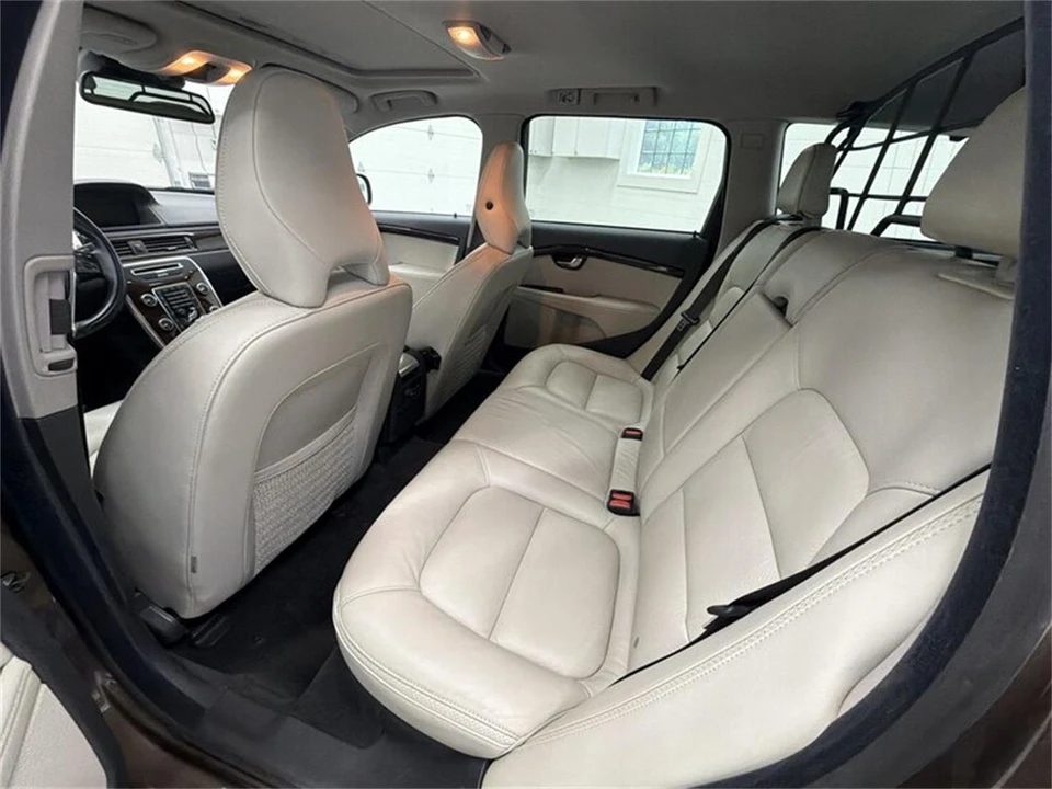 2015 Volvo XC70 3rd Gen - Image 12 of 16