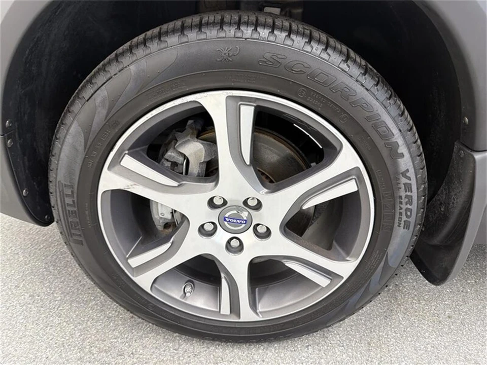 2015 Volvo XC70 3rd Gen - Image 16 of 16