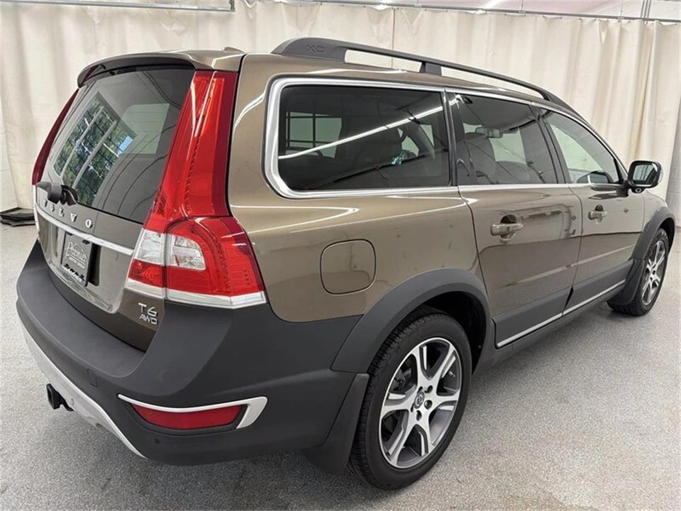 2015 Volvo XC70 3rd Gen - Image 5 of 16