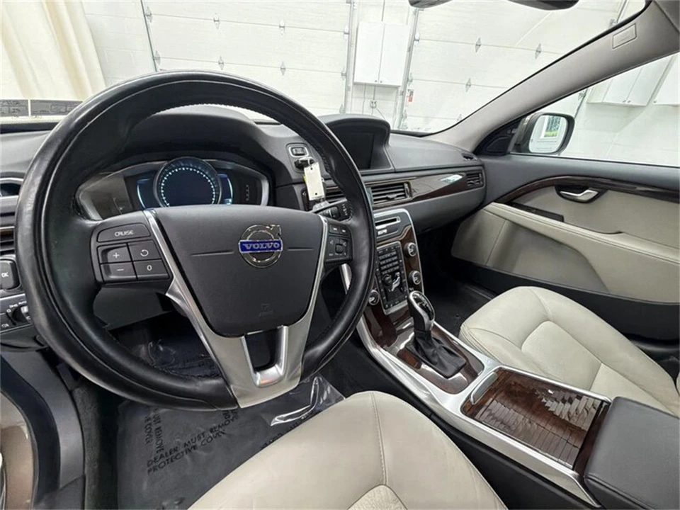 2015 Volvo XC70 3rd Gen - Image 11 of 16