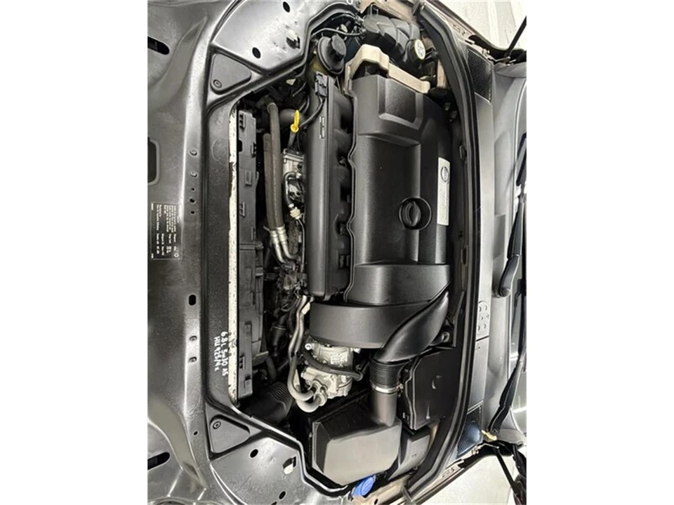 2015 Volvo XC70 3rd Gen - Image 9 of 16
