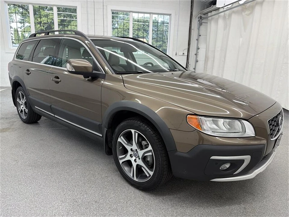 2015 Volvo XC70 3rd Gen - Image 3 of 16