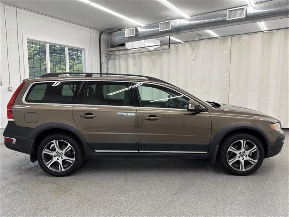 2015 Volvo XC70 3rd Gen - Image 4 of 16