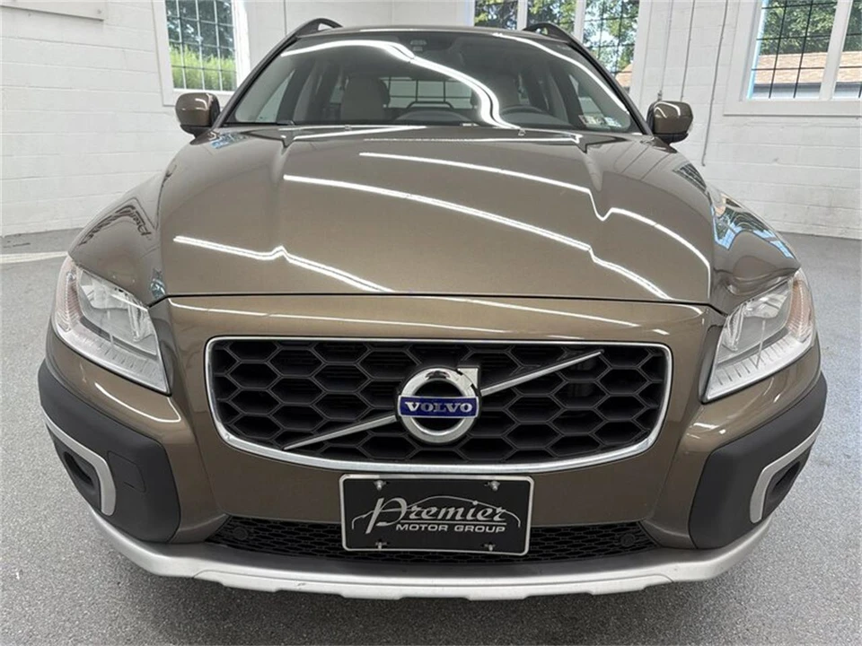 2015 Volvo XC70 3rd Gen - Image 2 of 16