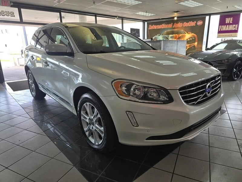 2015 Volvo XC60 1st Gen - Image 3 of 4