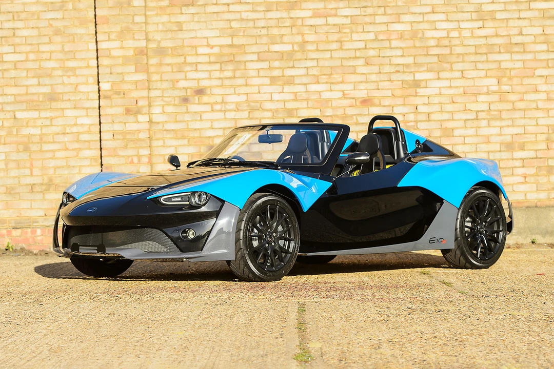 2015 Zenos - Image 2 of 31