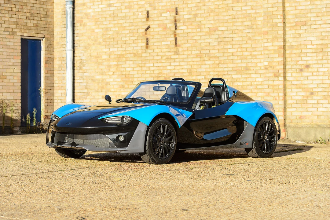 2015 Zenos - Image 4 of 31