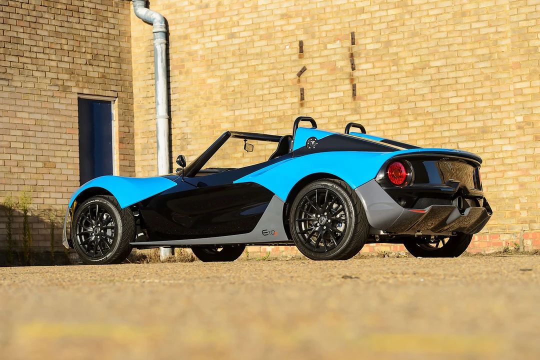 2015 Zenos - Image 23 of 31