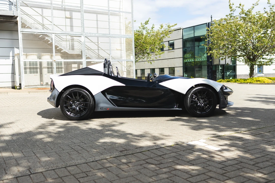 2015 Zenos - Image 17 of 31