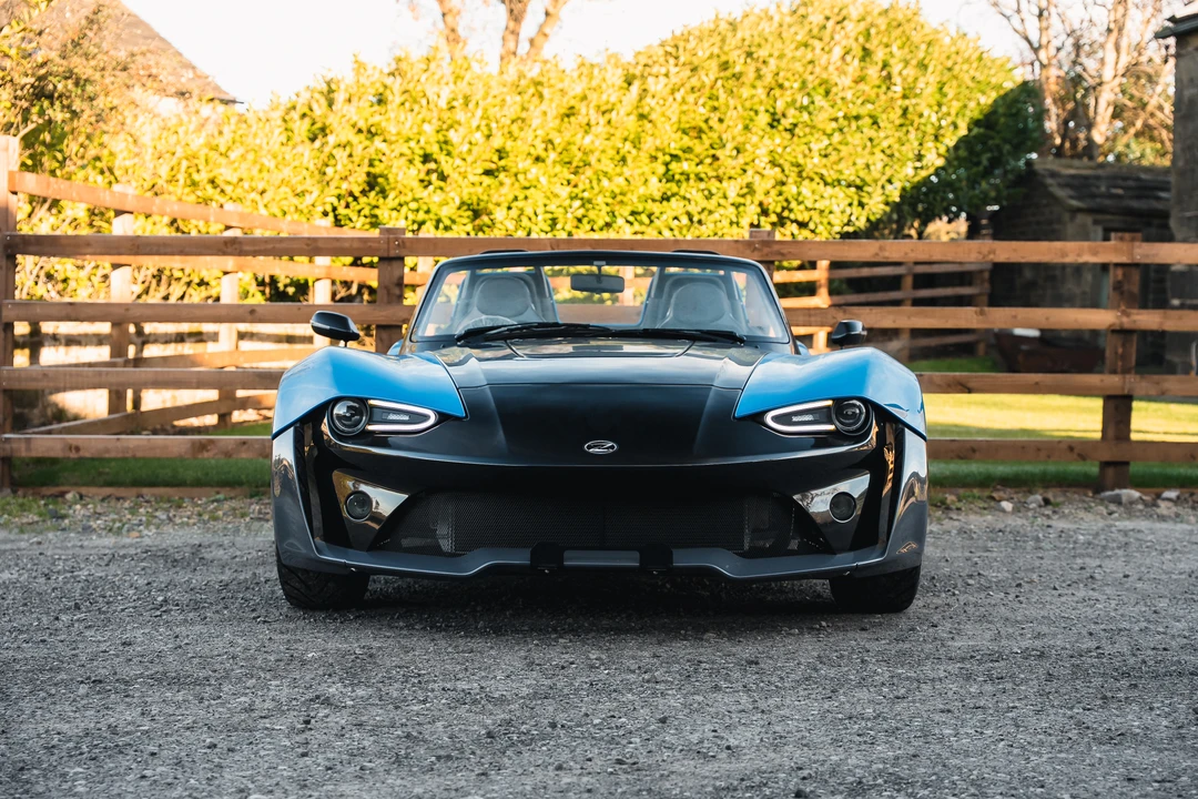 2015 Zenos - Image 2 of 31
