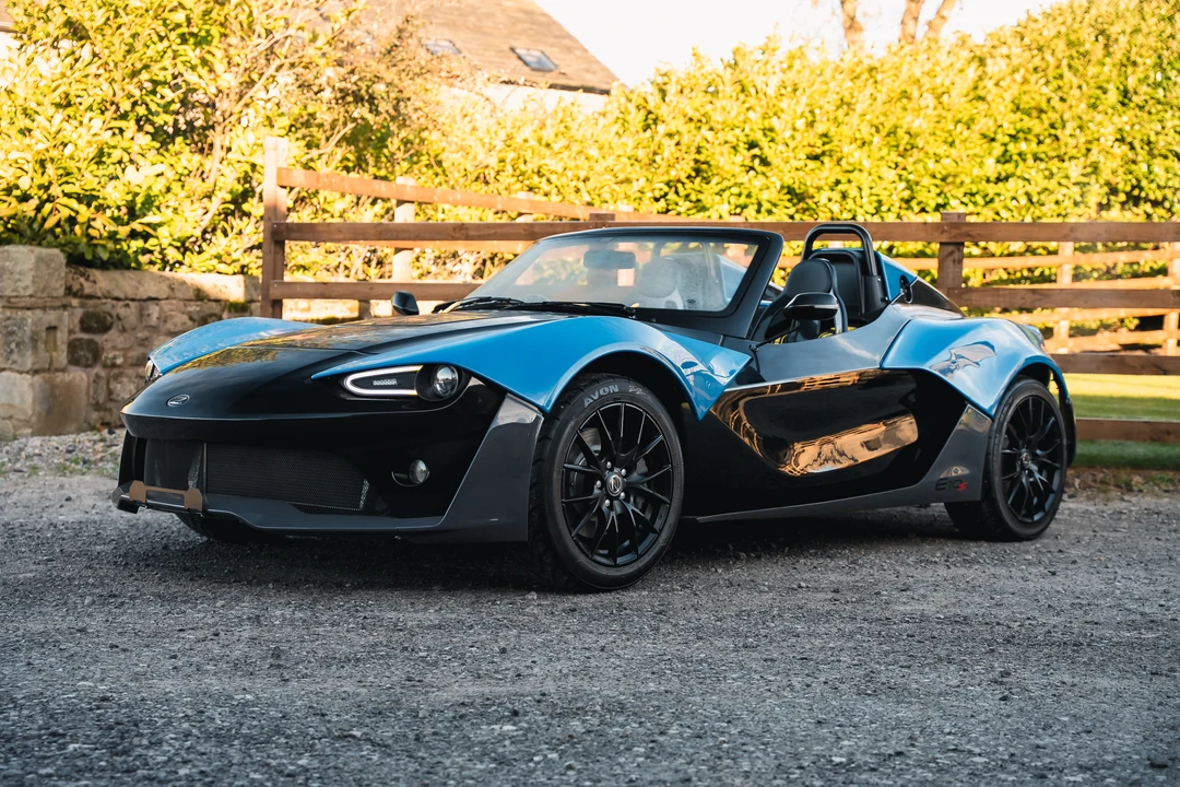 2015 Zenos - Image 3 of 31
