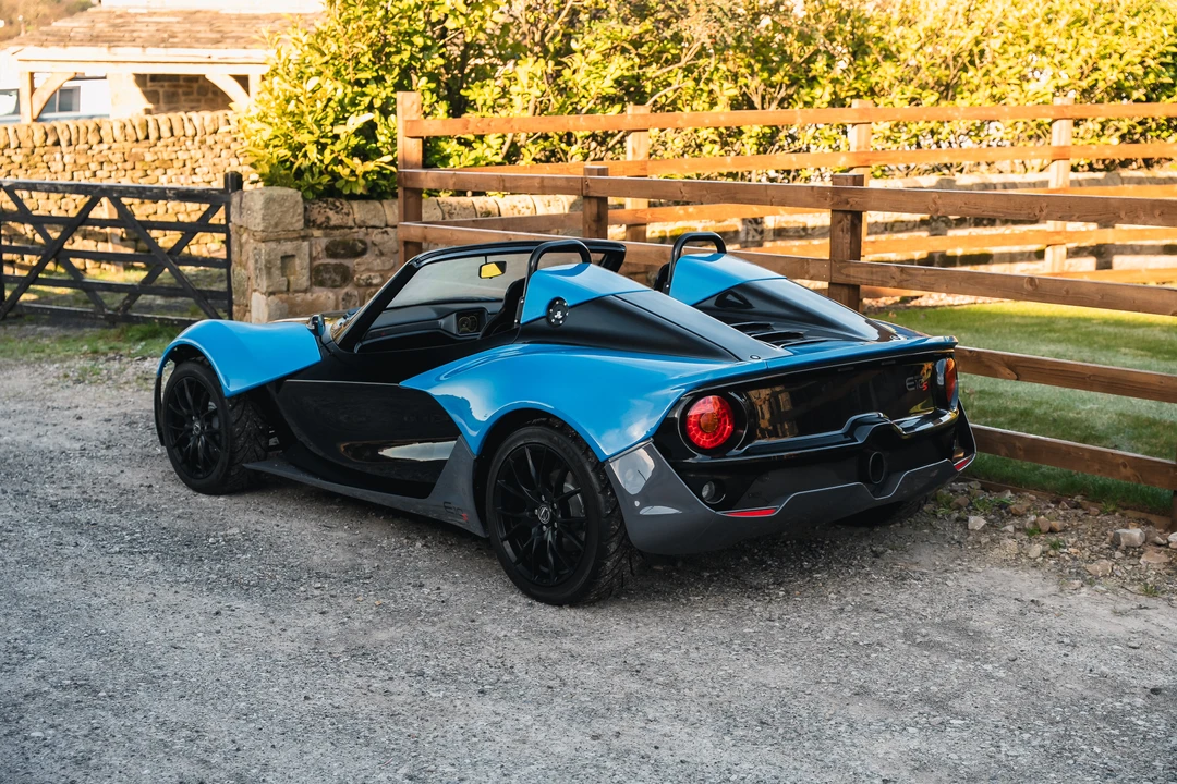 2015 Zenos - Image 13 of 31