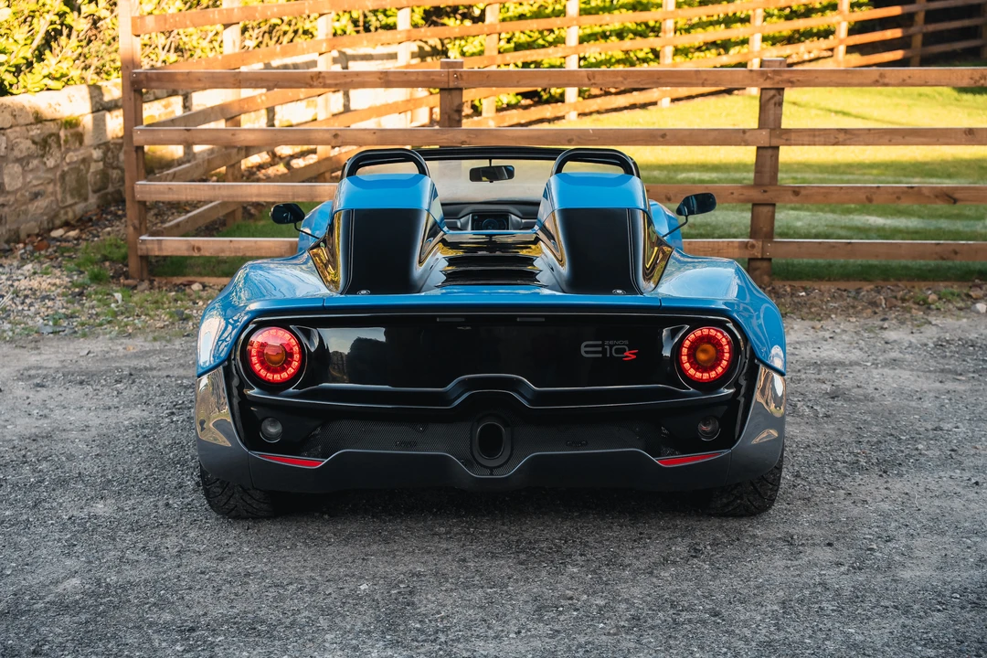 2015 Zenos - Image 18 of 31