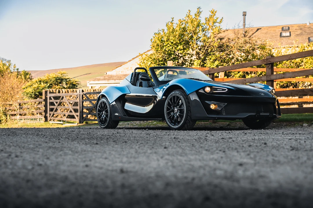 2015 Zenos - Image 25 of 31